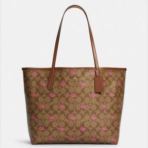 Coach Signature City Tote Lips Print Design - Smooth Leather Style